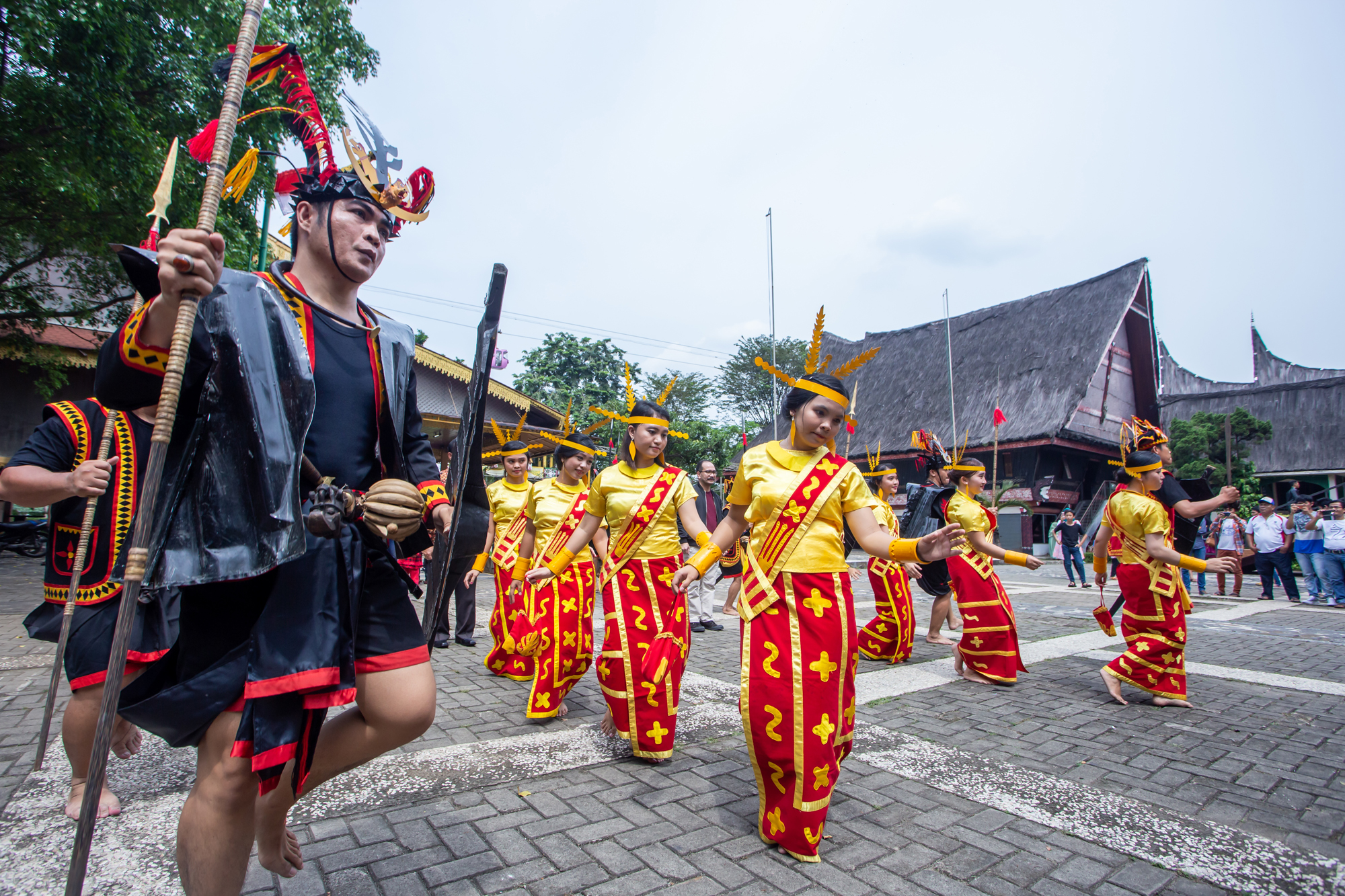 Pakaian Tradisional Nias